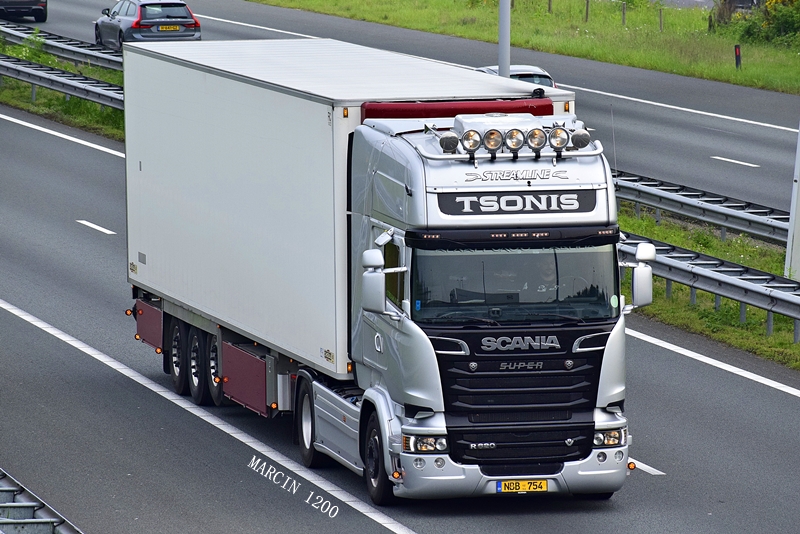 _DSC3365-crop-Tsonis Transport-Scania R Streamline Topline.JPG