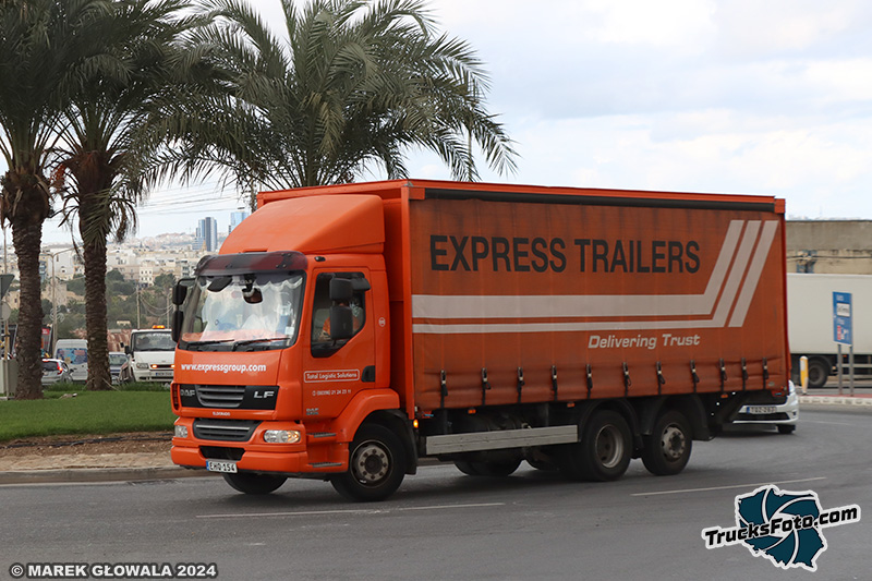 DAF LF - Express Trailers.jpg