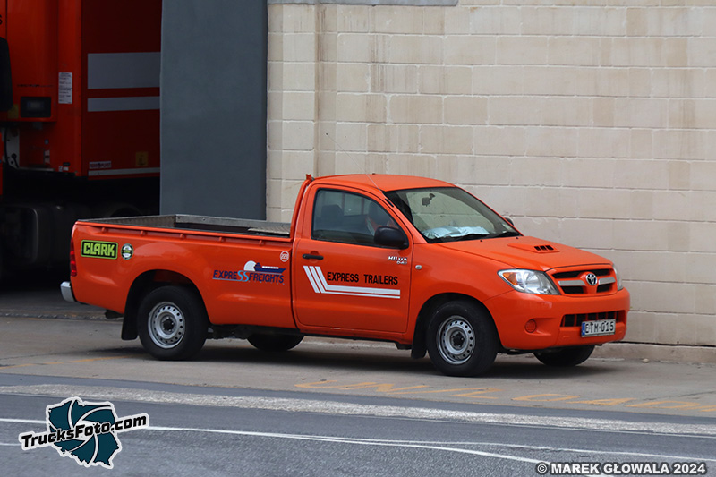Toyota Hilux - Express Trailers.jpg