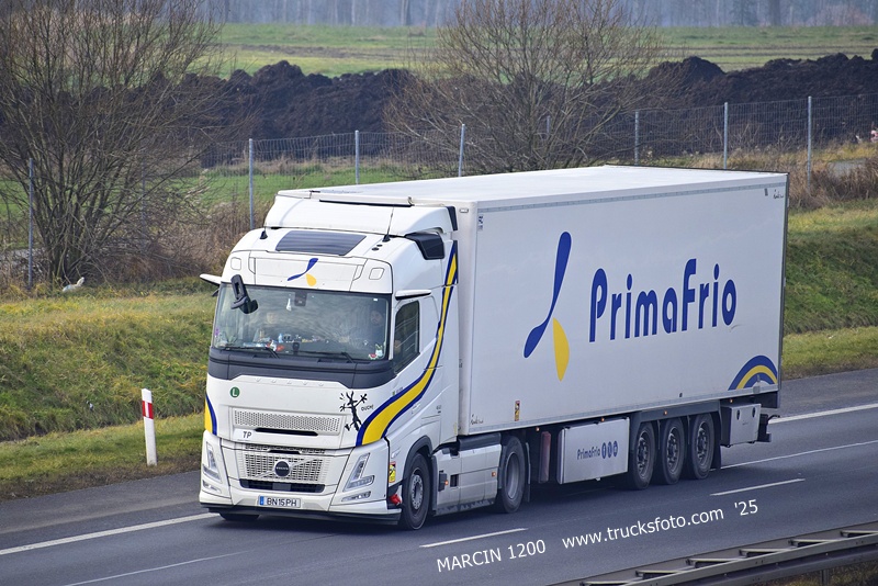 _DSC8745 PRIMAFRIO-crop-VOLVO FH AERO.JPG