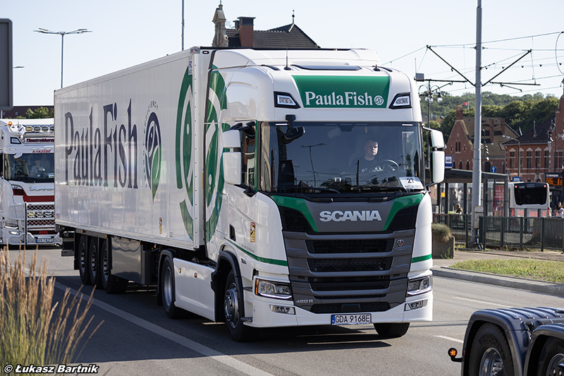 IMG_0705 Scania R Paula Fish PMS26.jpg