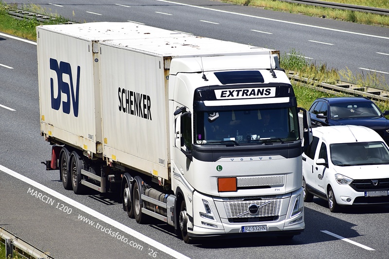 _DSC0091 Extrans-crop-VOLVO FH AERO.JPG