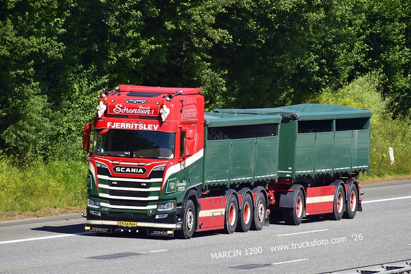 _DSC1853 HENRIK SORENSEN-crop-SCANIA R660 V8 NG.JPG