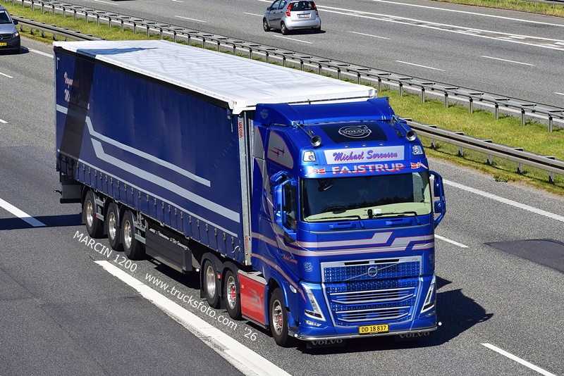 _DSC2502 MICHAEL SORENSEN-crop-VOLVO FH5.JPG