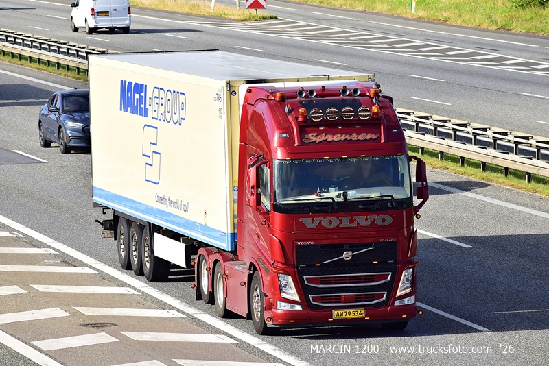 _DSC1078 SORENSEN-crop-VOLVO FH4.JPG