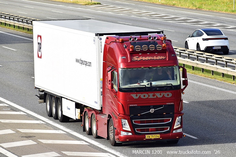 _DSC2962 SORENSEN-crop-VOLVO FH4.JPG