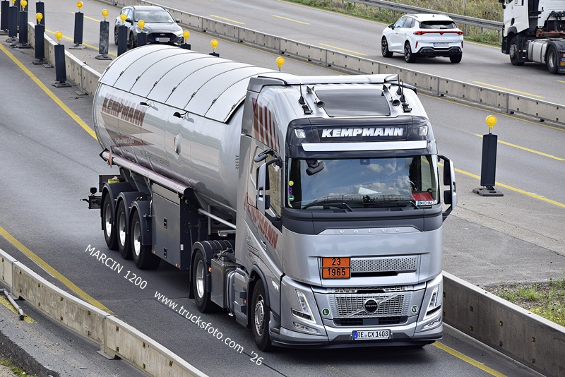 _DSC4879 KEMPMANN-crop-VOLVO FH AERO.JPG