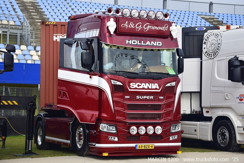 _DSC1472 A.&G.GROENEVELD-crop-SCANIA S770 V8.JPG