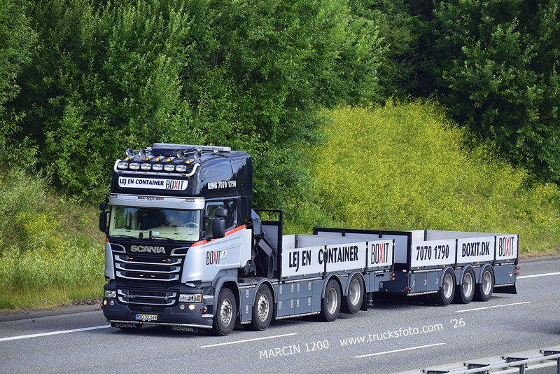 _DSC1238 LEJ EN CONTAINER BOXIT-crop-SCANIA R580 V8.JPG