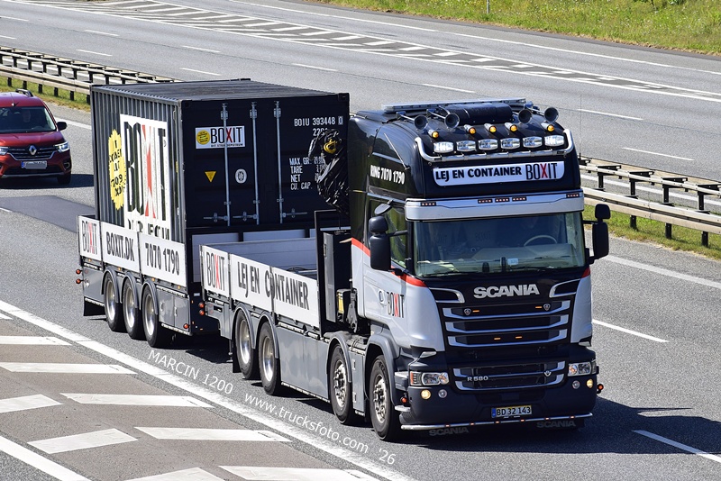 _DSC1758 BOXIT LEJ EN CONTAINER-crop-SCANIA R580 V8.JPG