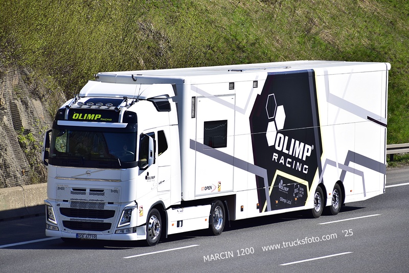 TEAM (3)-crop-OLIMP RACING - VOLVO FH4.JPG