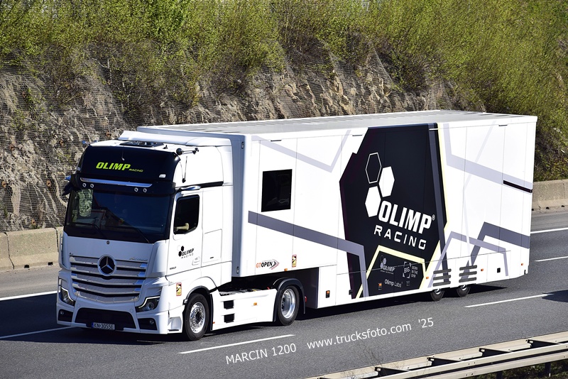 TEAM (2)-crop-OLIMP RACING-ACTROS MP5.JPG