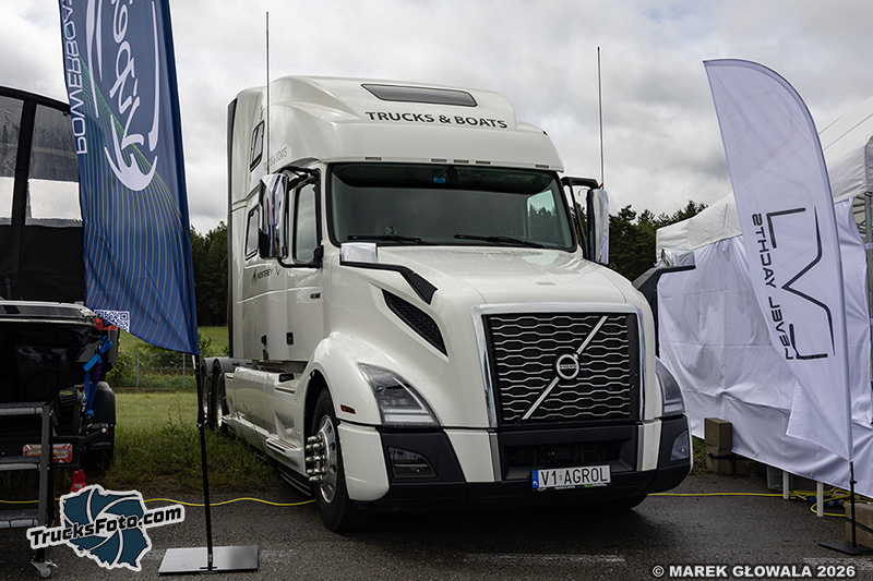 Volvo VNL Truck Outlet.jpg
