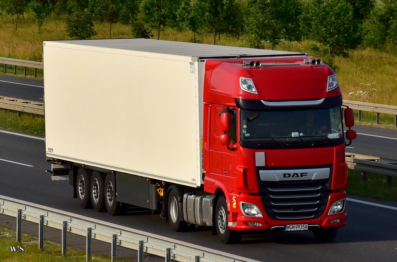 MIK_DAF_XF106_PL.jpg