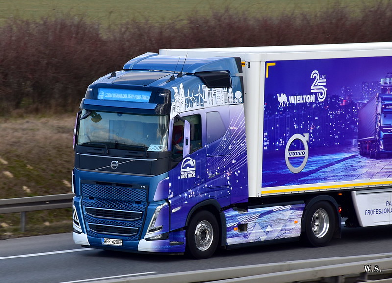 Volvo_FH5_PL.jpg