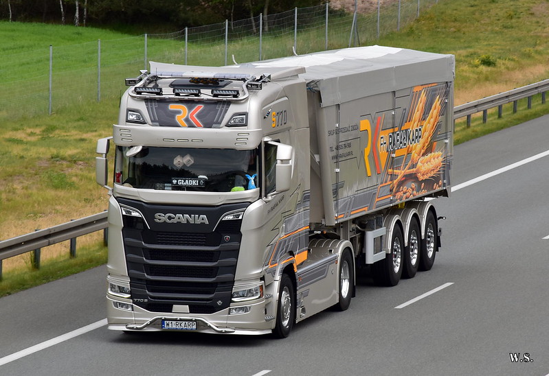 Karp_Scania_S_PL.jpg