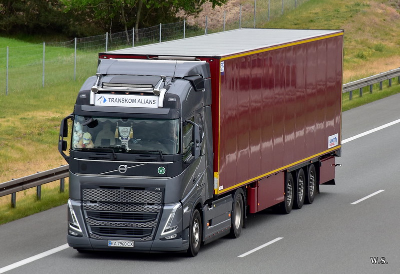 Transkom_Volvo_FH5_UA_2.jpg