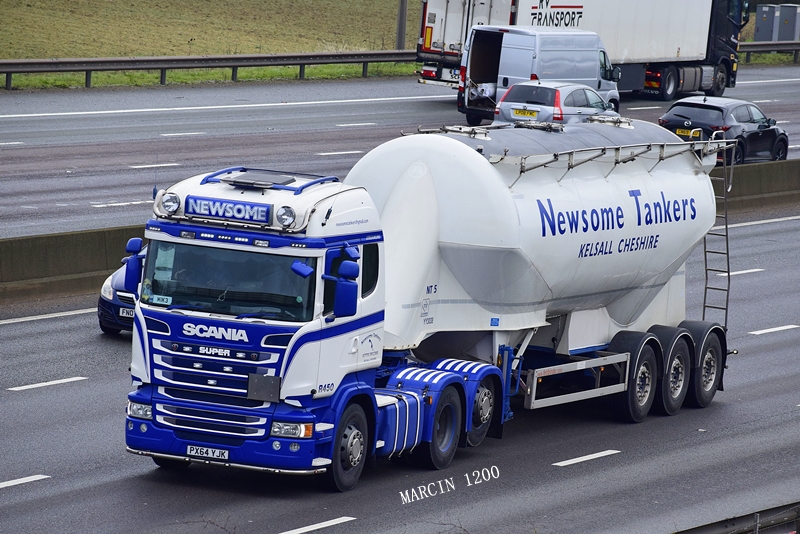 _DSC0223-crop-Newsome tankers-Scania R Streamline.JPG