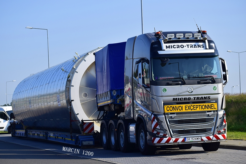 _DSC6082-crop-Micro-Trans Psary-Volvo FH16 V Globetrotter XL.JPG