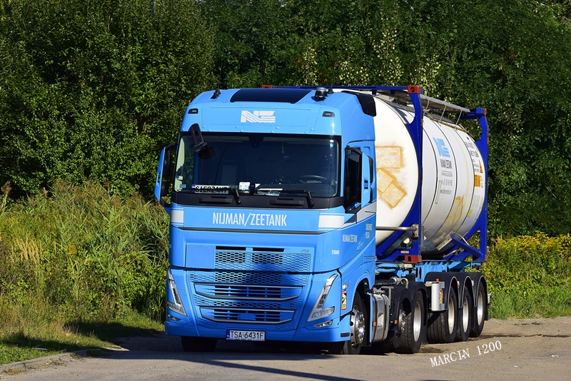 _DSC6541-crop- Volvo FH V -NijmanZeetank.JPG