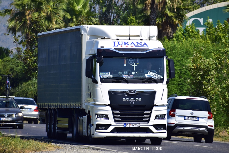 _DSC5334-crop-MAN TGX II-LUKANA.JPG