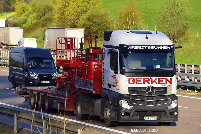 _DSC2614-crop-Gerken-Mercedes-Benz Actros MP5.JPG