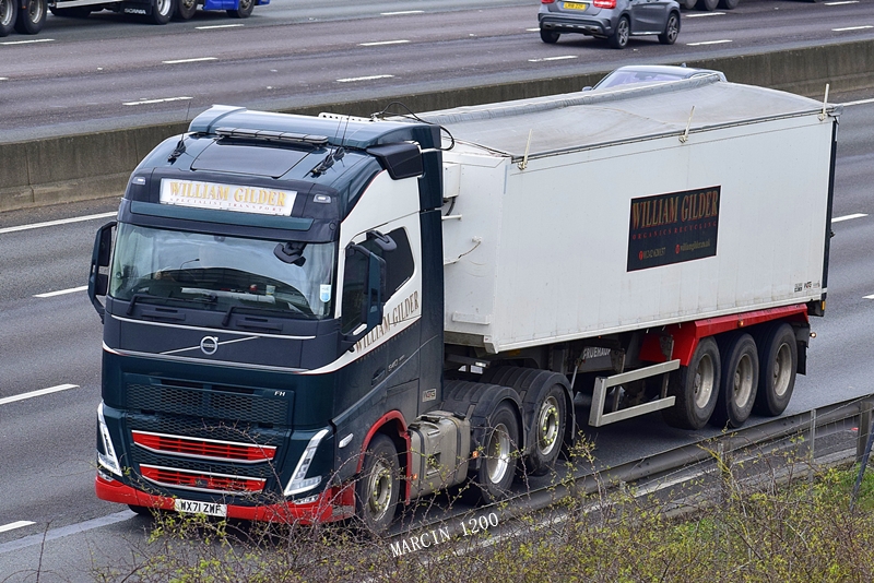 _DSC0476-crop-William Gilder-Volvo FH V.JPG