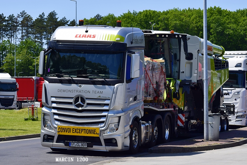 _DSC4409-crop-Claas KGaA-Mercedes-Benz Actros MP4.JPG