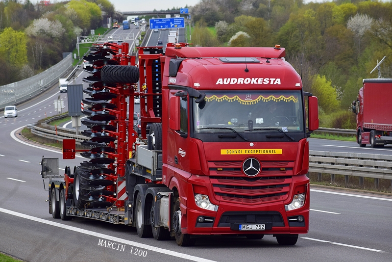 _DSC1298-crop-Audrokesta-Mercedes-Benz Actros MP4.JPG