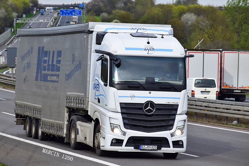 _DSC1203-crop-Getränke Mayer-Mercedes-Benz Actros MP5.JPG