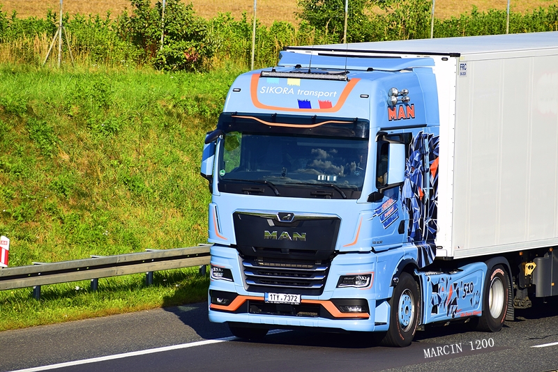 _DSC6668-crop-Sikora Transport-MAN TGX II.JPG