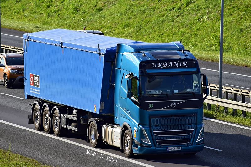 _DSC6658-crop-Urbanik-Volvo FH V.JPG