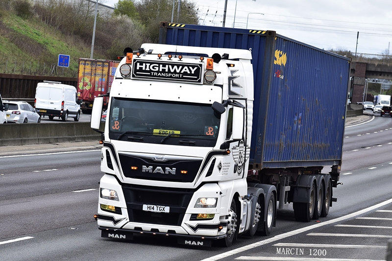 _DSC0503-crop-MAN TGX Euro6 II-Highway 86 Transport LTD.JPG