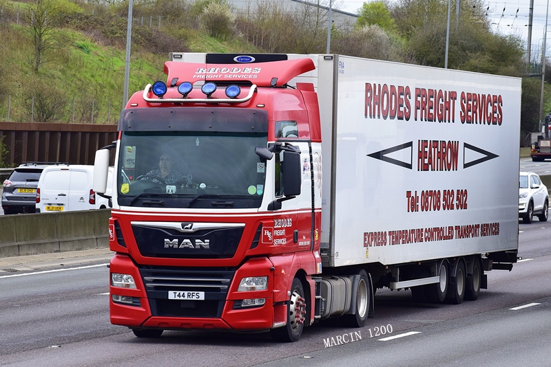 _DSC0492-crop-Rhodes Freight Services-MAN TGX Euro6 II.JPG
