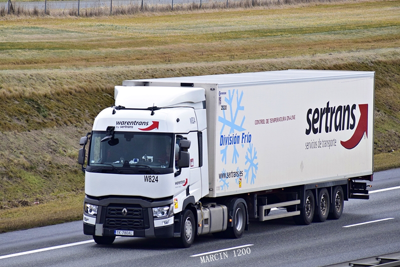 _DSC2277-crop-Warentrans-Renault Range T.JPG