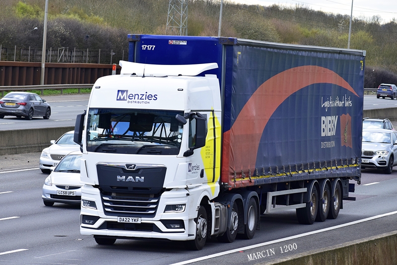 _DSC0842-crop-Menzies-MAN TGX II.JPG