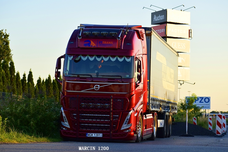 _DSC6758-crop-PT Trans-Volvo FH V.JPG