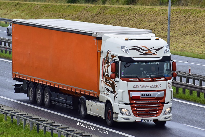 _DSC5741-crop-DAF XF106 II -Auto-Men.JPG