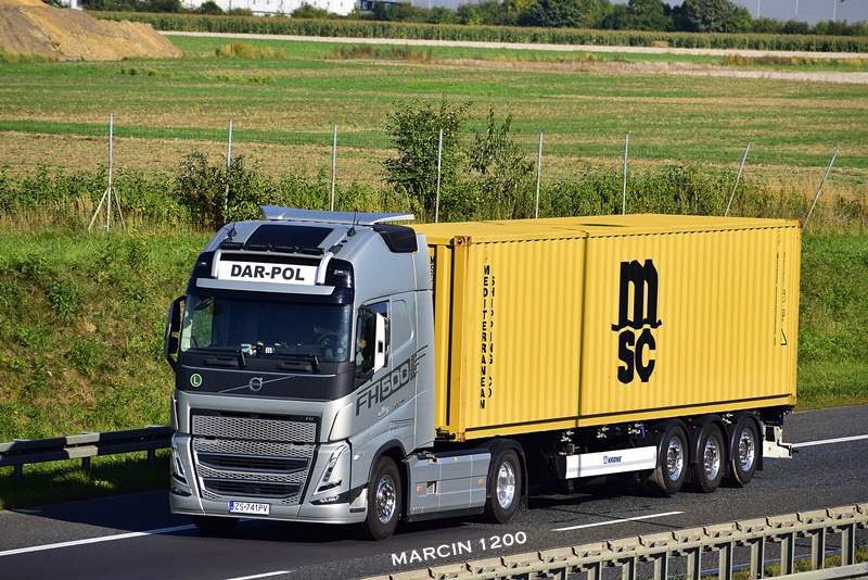 _DSC7058-crop-Dar-Pol Szczecin-VOLVO FH V.JPG