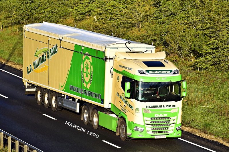 _DSC0964-crop-Williams Transport-DAF XG.JPG