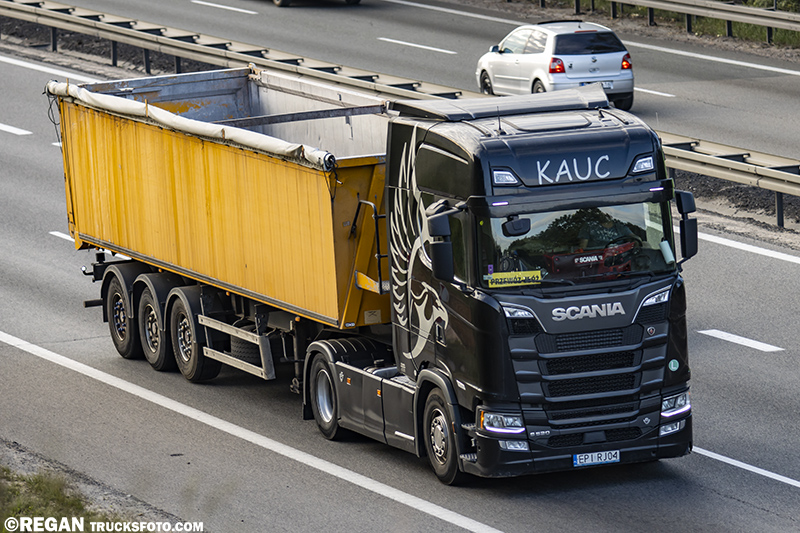Scania S520 V8 Kauc.jpg