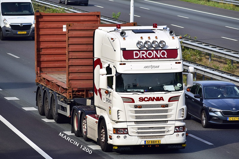 _DSC8364-crop-SCANIA RII V8-Dronq.JPG