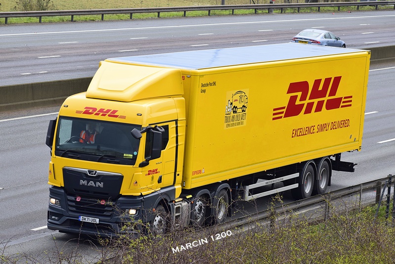 _DSC0216-crop-DHL-MAN TGX II.JPG