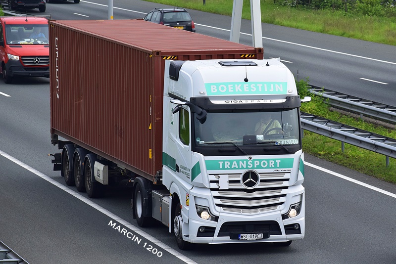 _DSC3306-crop-Mercedes-Benz ActrosL MP5-Boekestijn.JPG