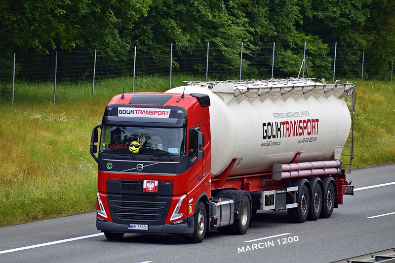 _DSC4463-crop-Golik-volvo fh v.JPG
