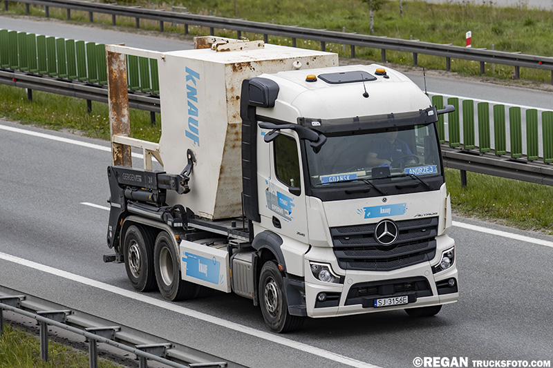 Mercedes-Benz Actros MP5 - Knauf.jpg