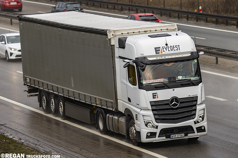 Mercedes-Benz Actros MP5 - Everest.jpg