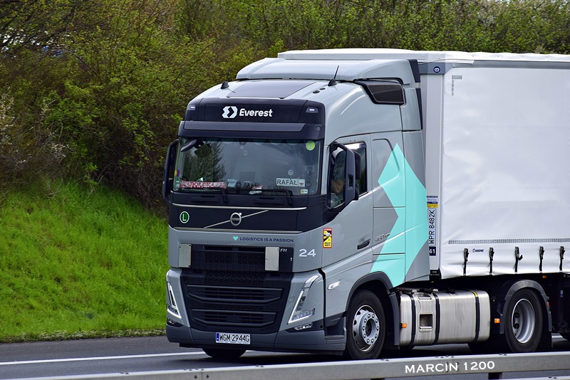 _DSC1199-crop-VOLVO FH V-Everest.JPG