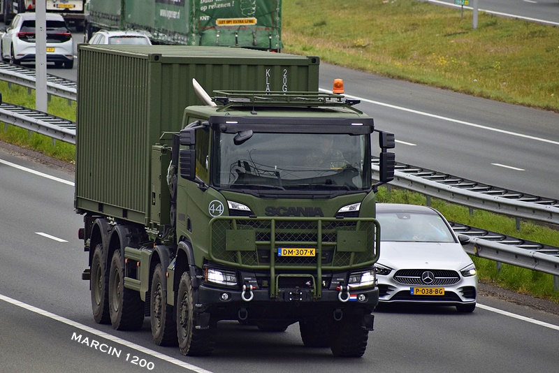 _DSC4431-crop-SCANIA R NG WOJSKO.JPG