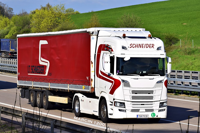 _DSC2833-crop-Schneider-SCANIA R NG.JPG
